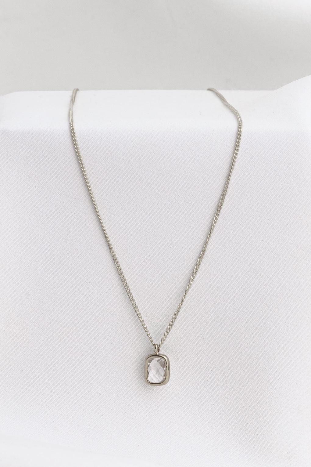 Vika Necklace