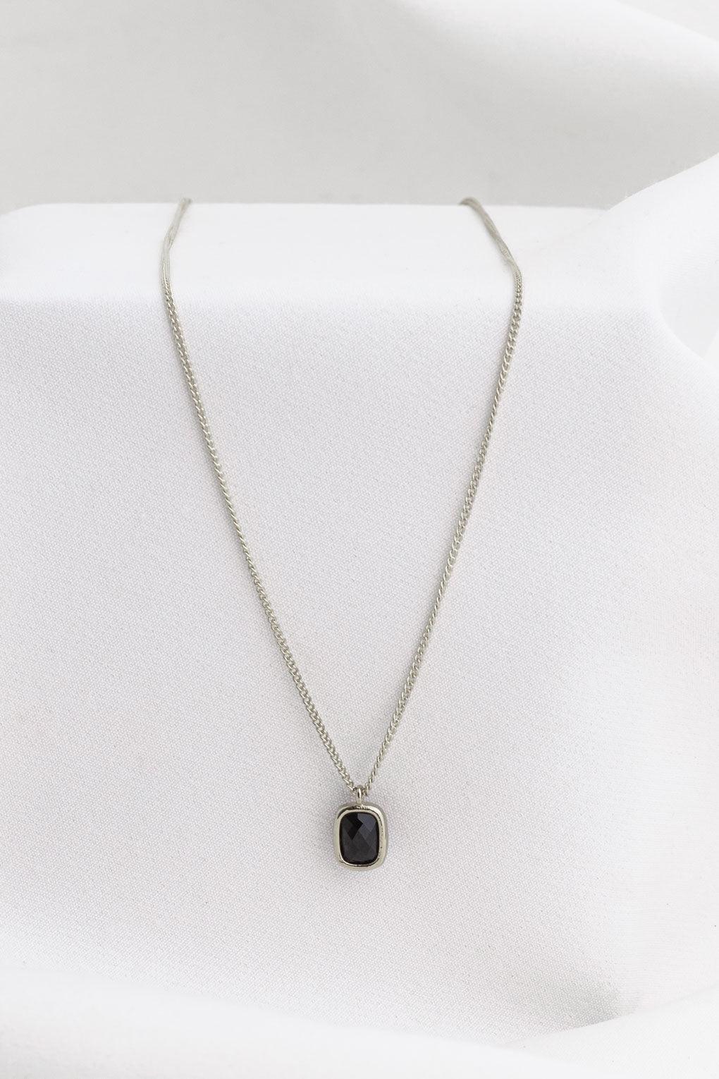Vika Necklace