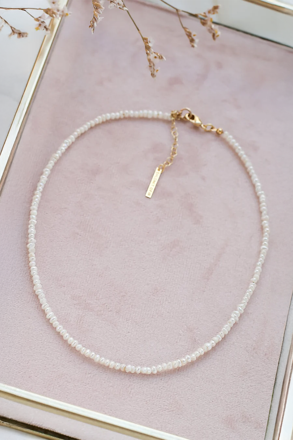 Basic Pearl Necklace