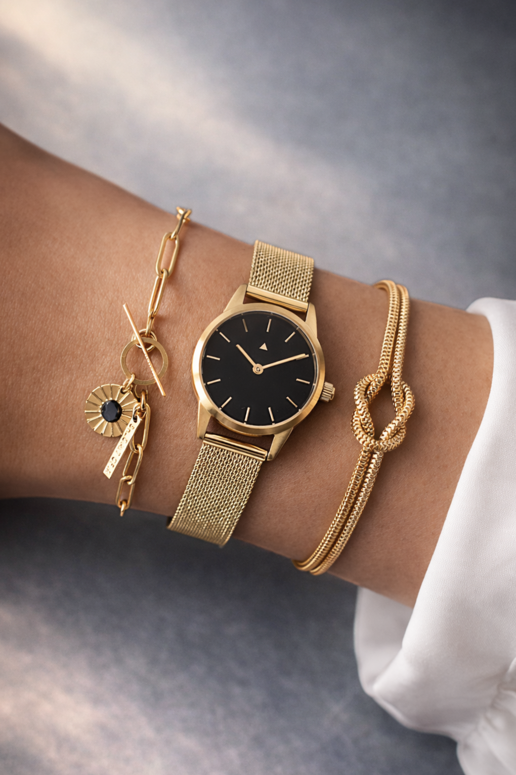 25 mm watch with golden strap