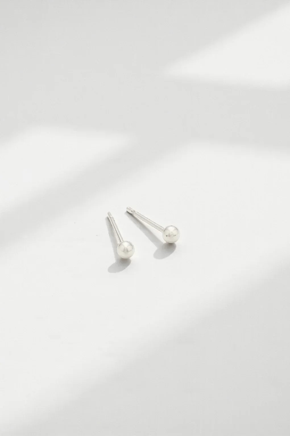 Dot Earrings in 14K gold