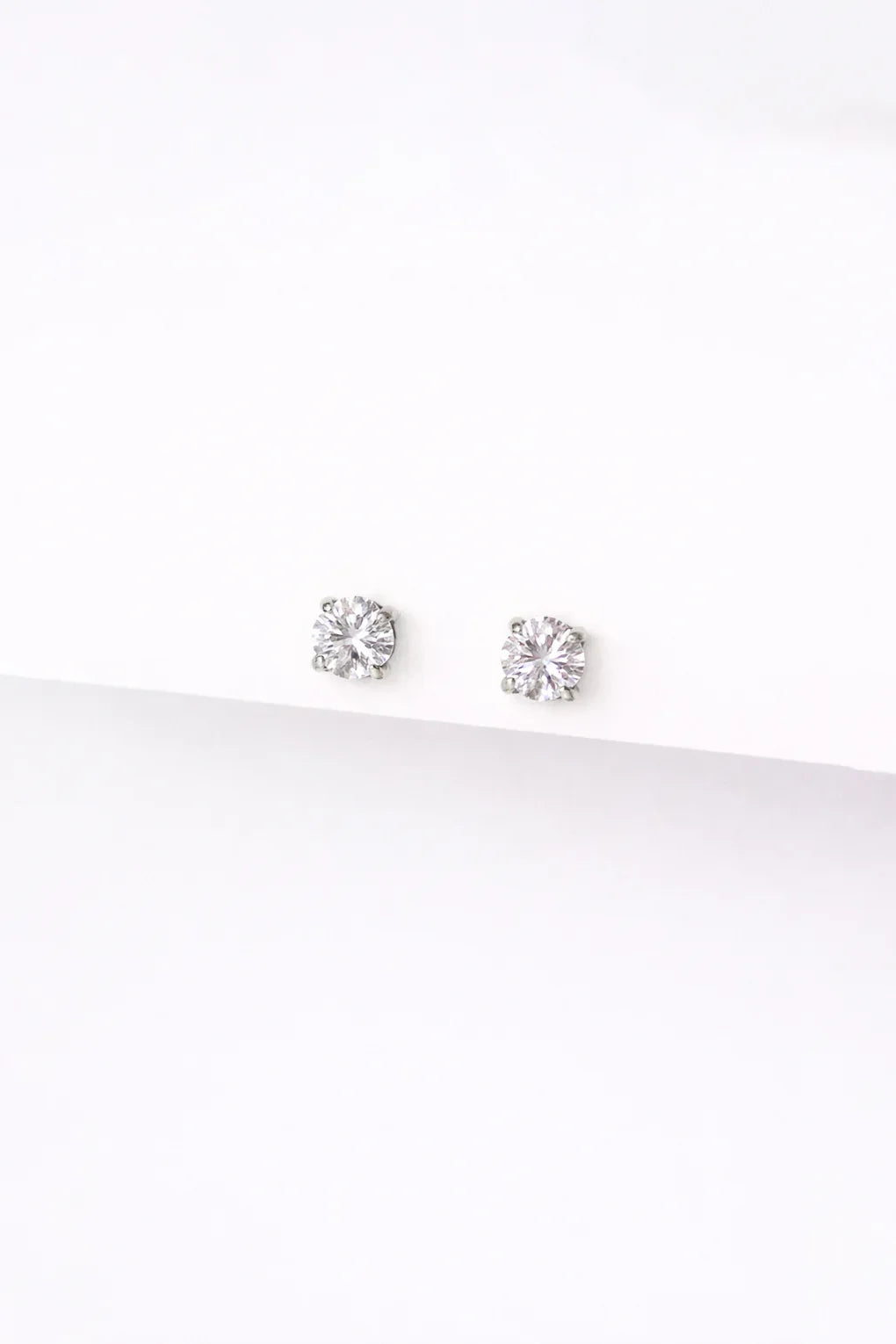 Mia earrings in 14K gold