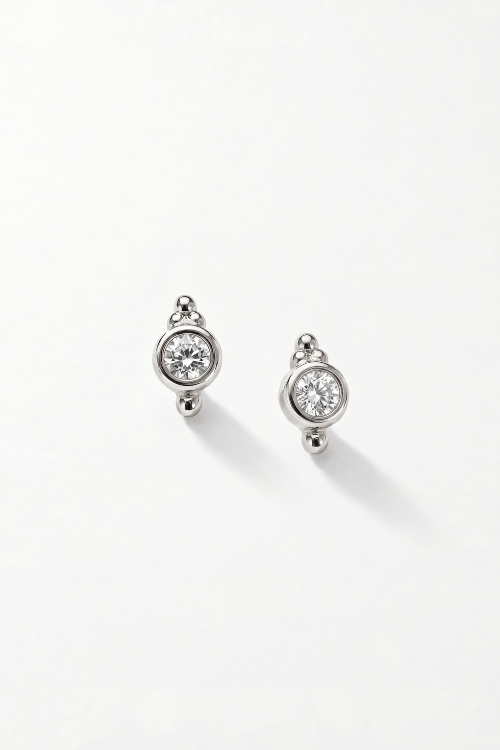 Uno post earrings in 14K gold