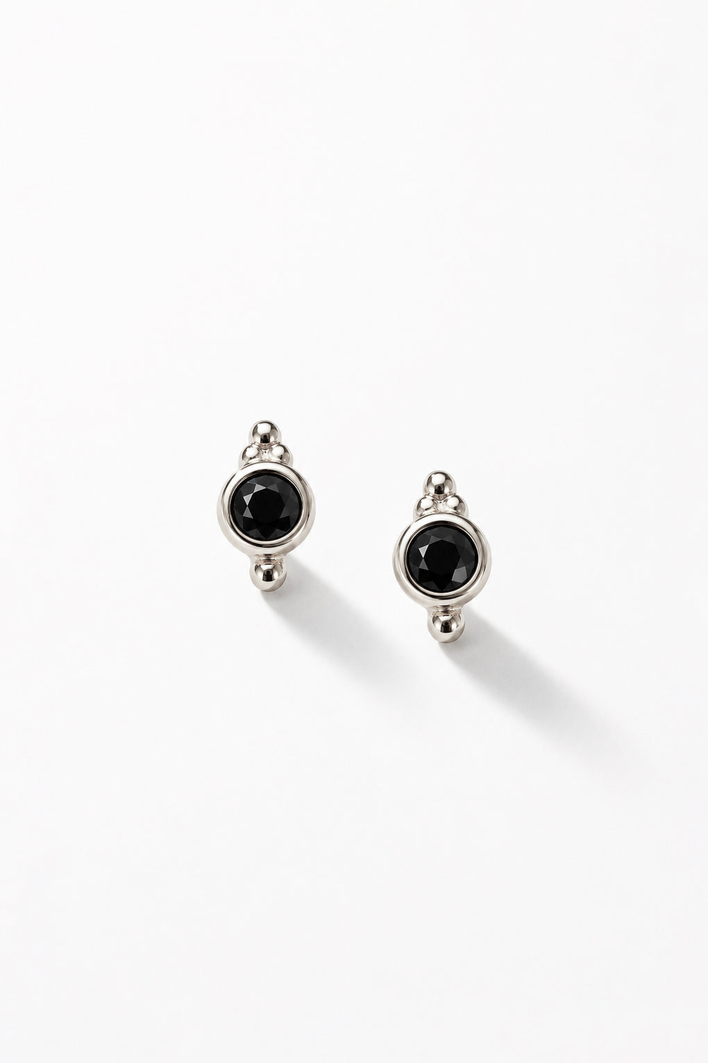 Uno post earrings in 14K gold