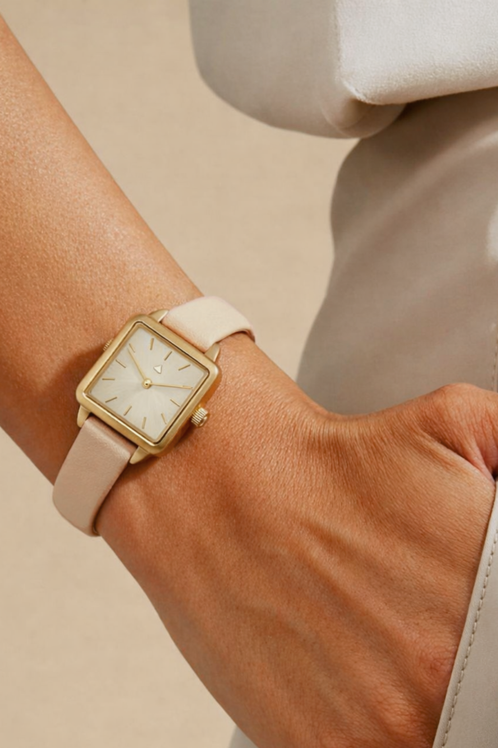 Rectangle watch in gold
