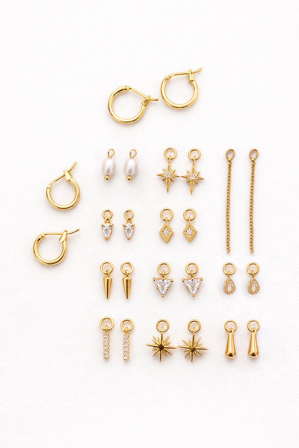 Hoop earrings with replaceable pendants