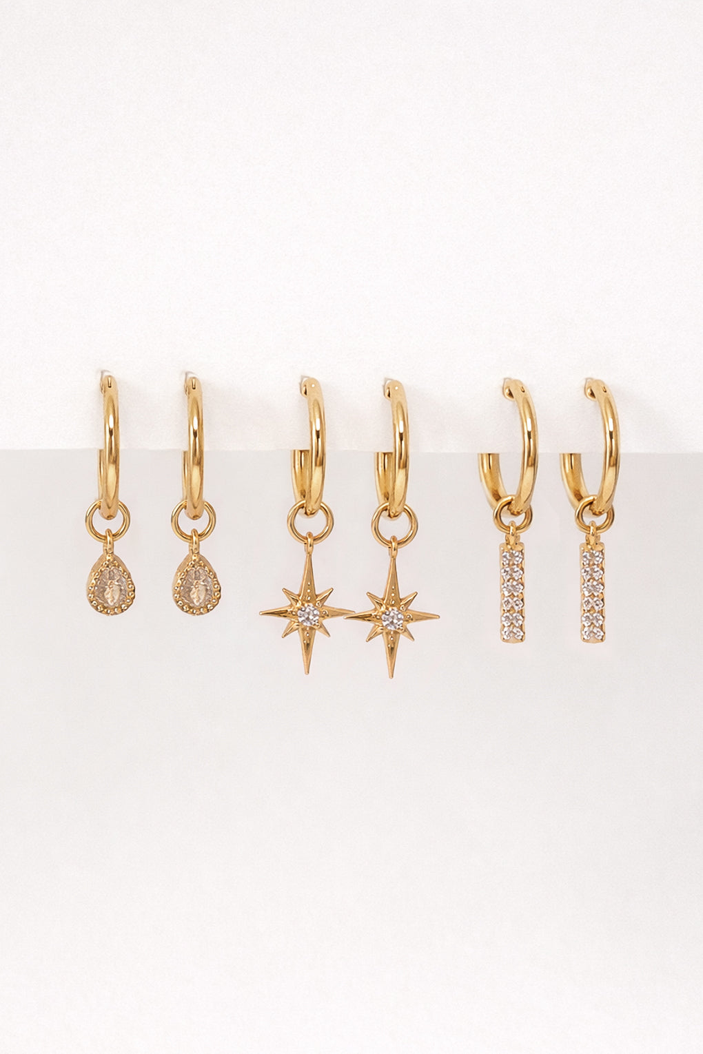 Hoop earrings with replaceable pendants