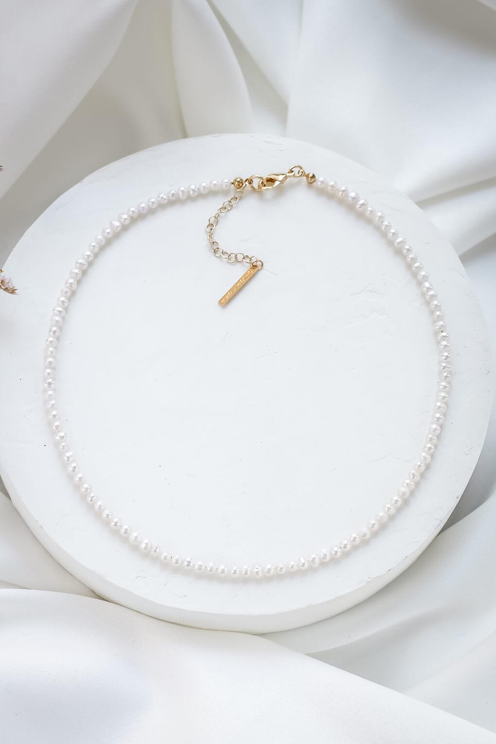 Basic Pearl Necklace