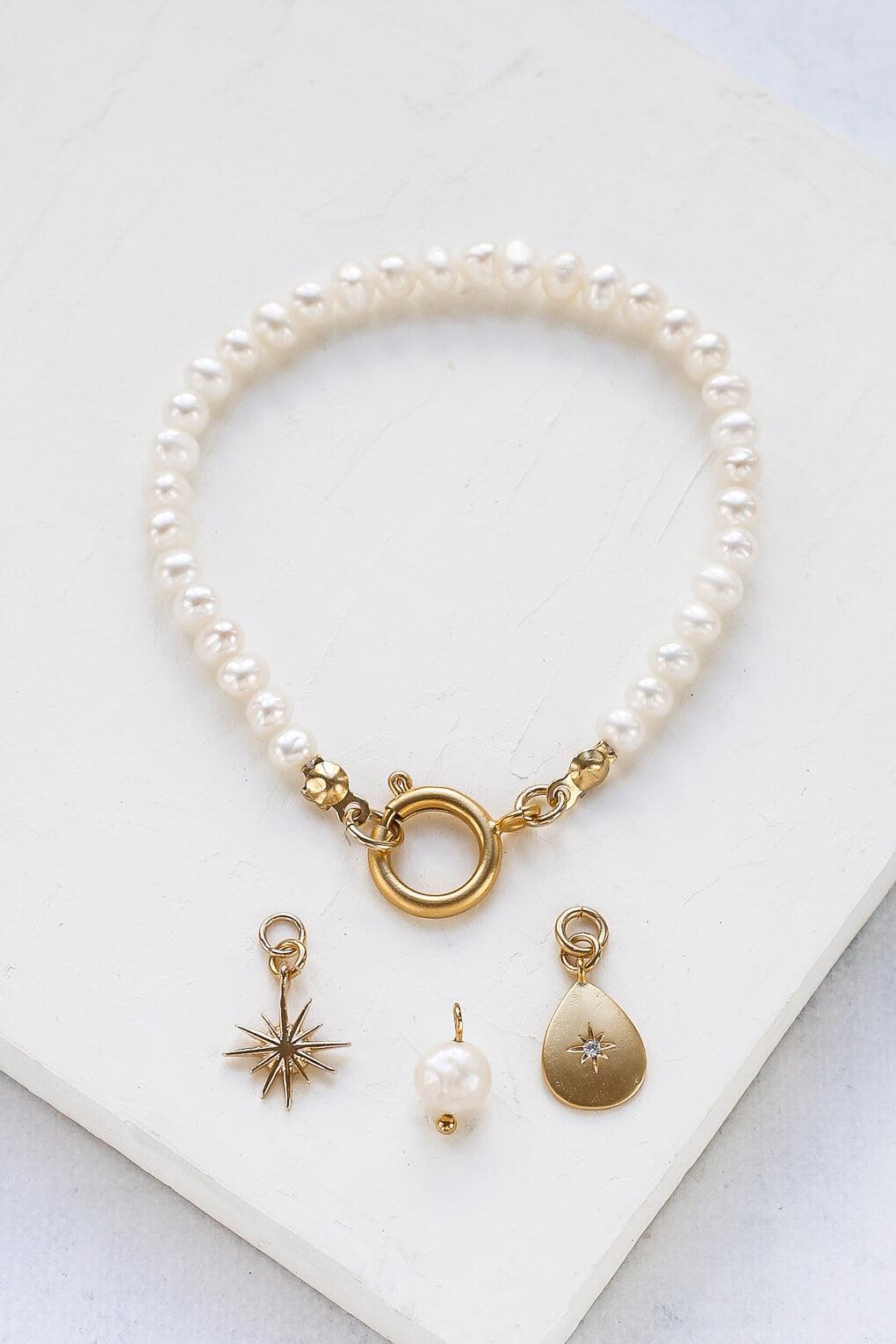 Pearl Bracelet with replaceable pendants