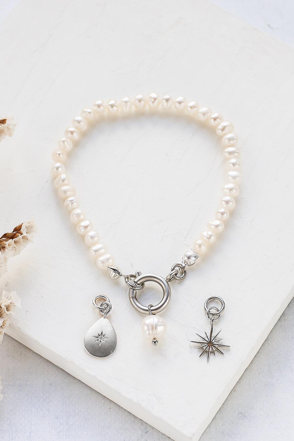 Pearl Bracelet with replaceable pendants