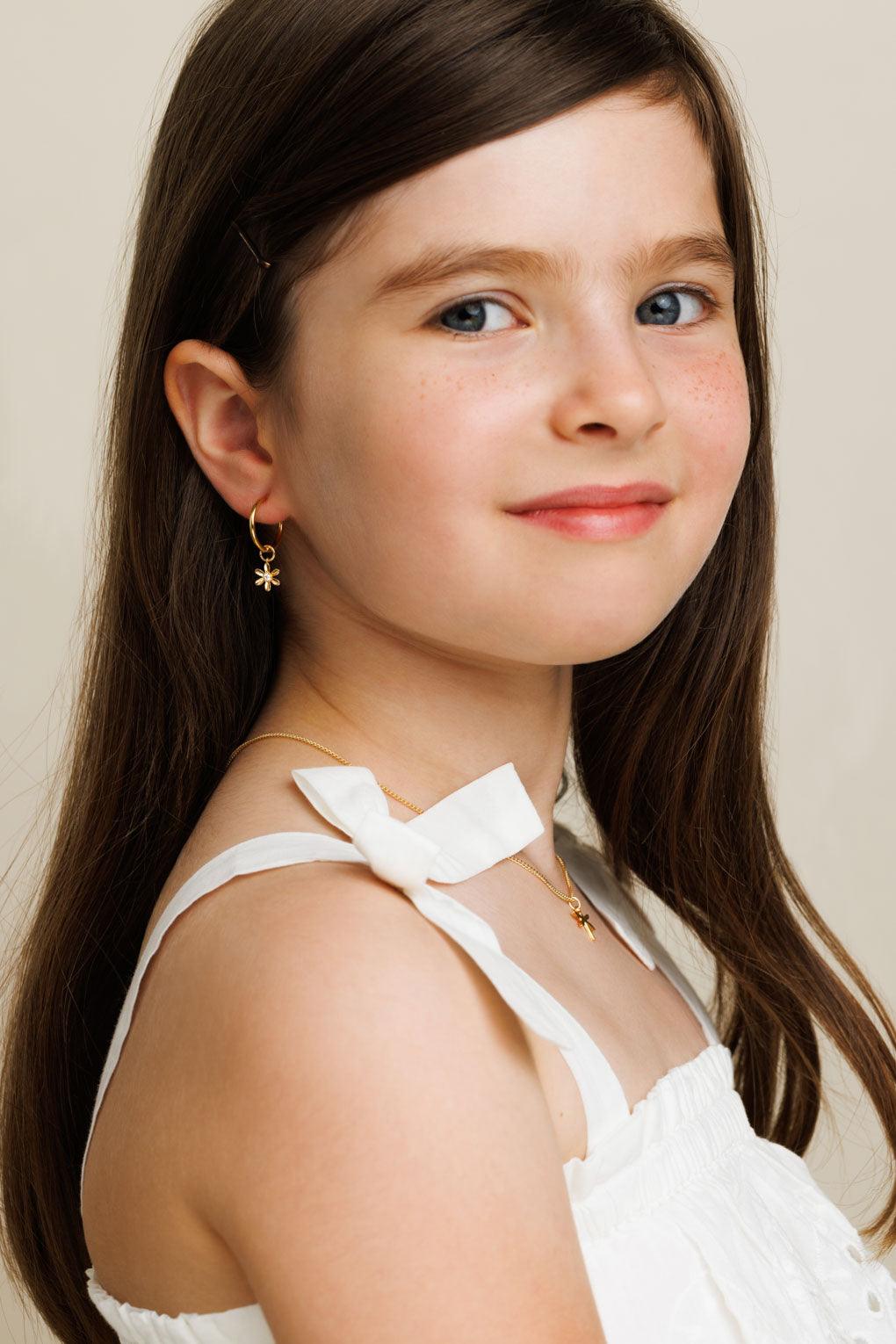 Replaceable pendants for girls' hoop earrings