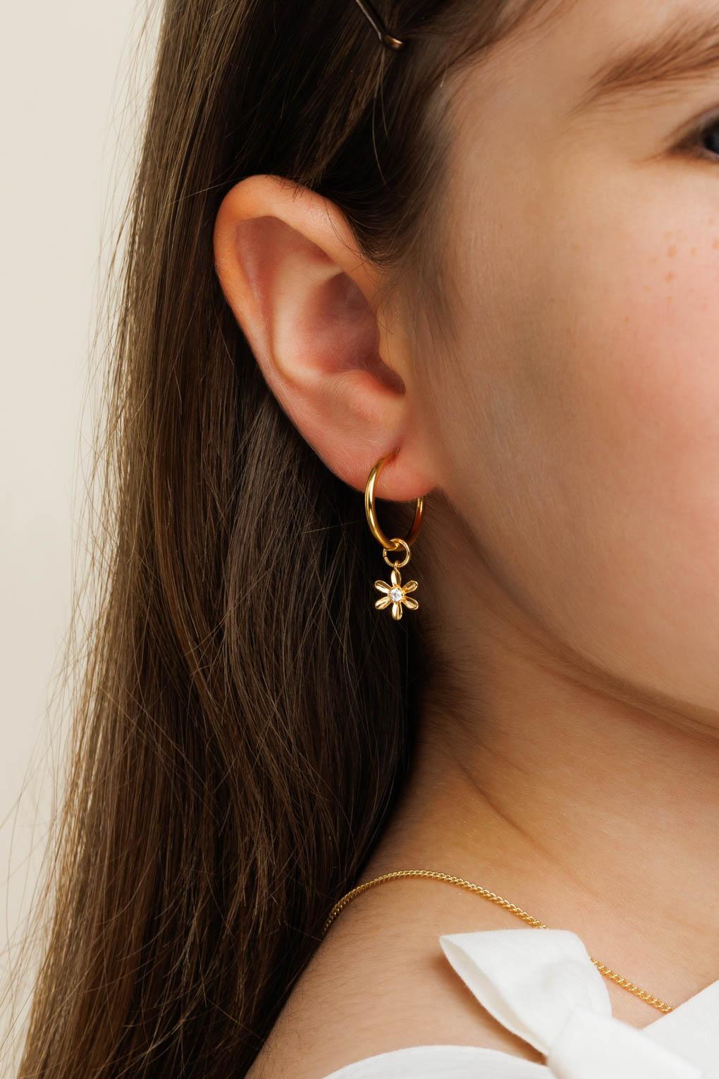 Replaceable pendants for girls' hoop earrings
