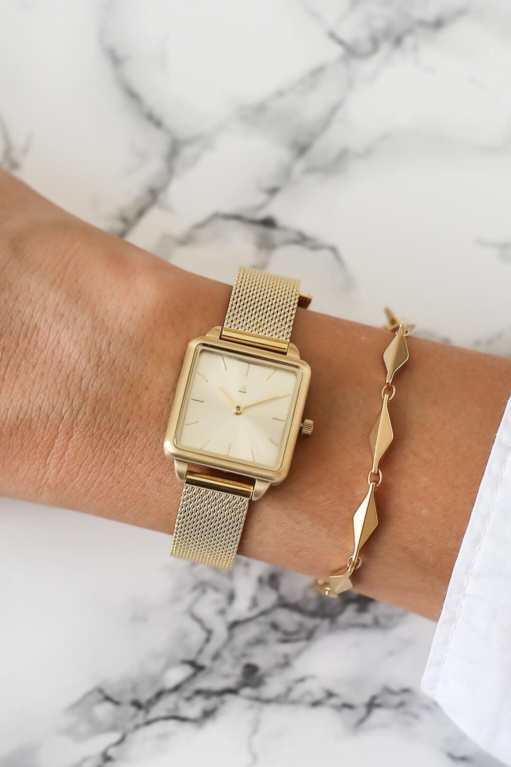 Rectangle watch with a golden mesh strap