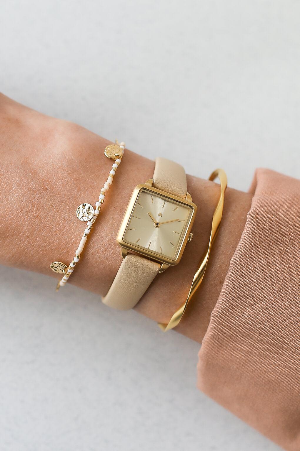 Rectangle watch in gold