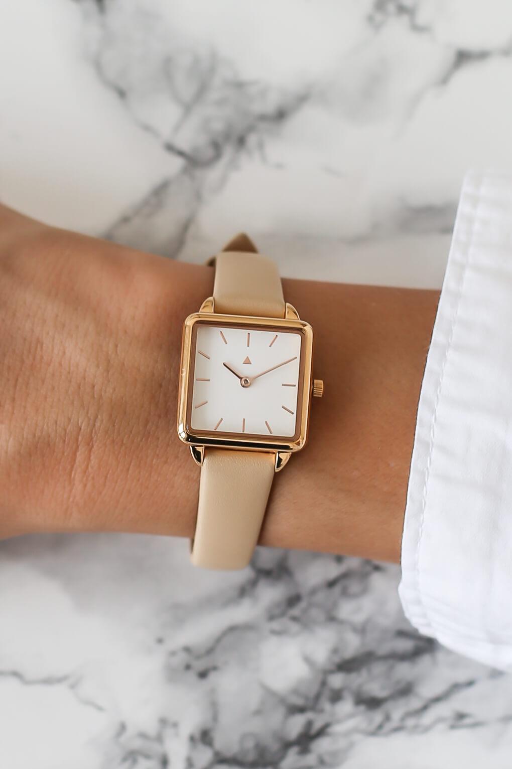 Rectangle watch in rose gold