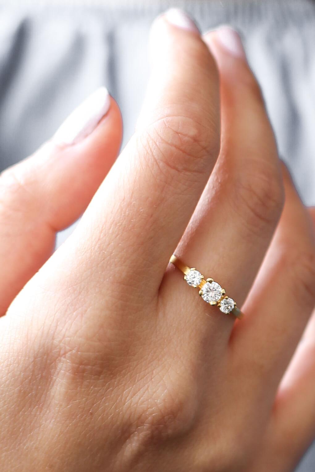 14K Gold 3 Diamonds SOLITAIRE RING