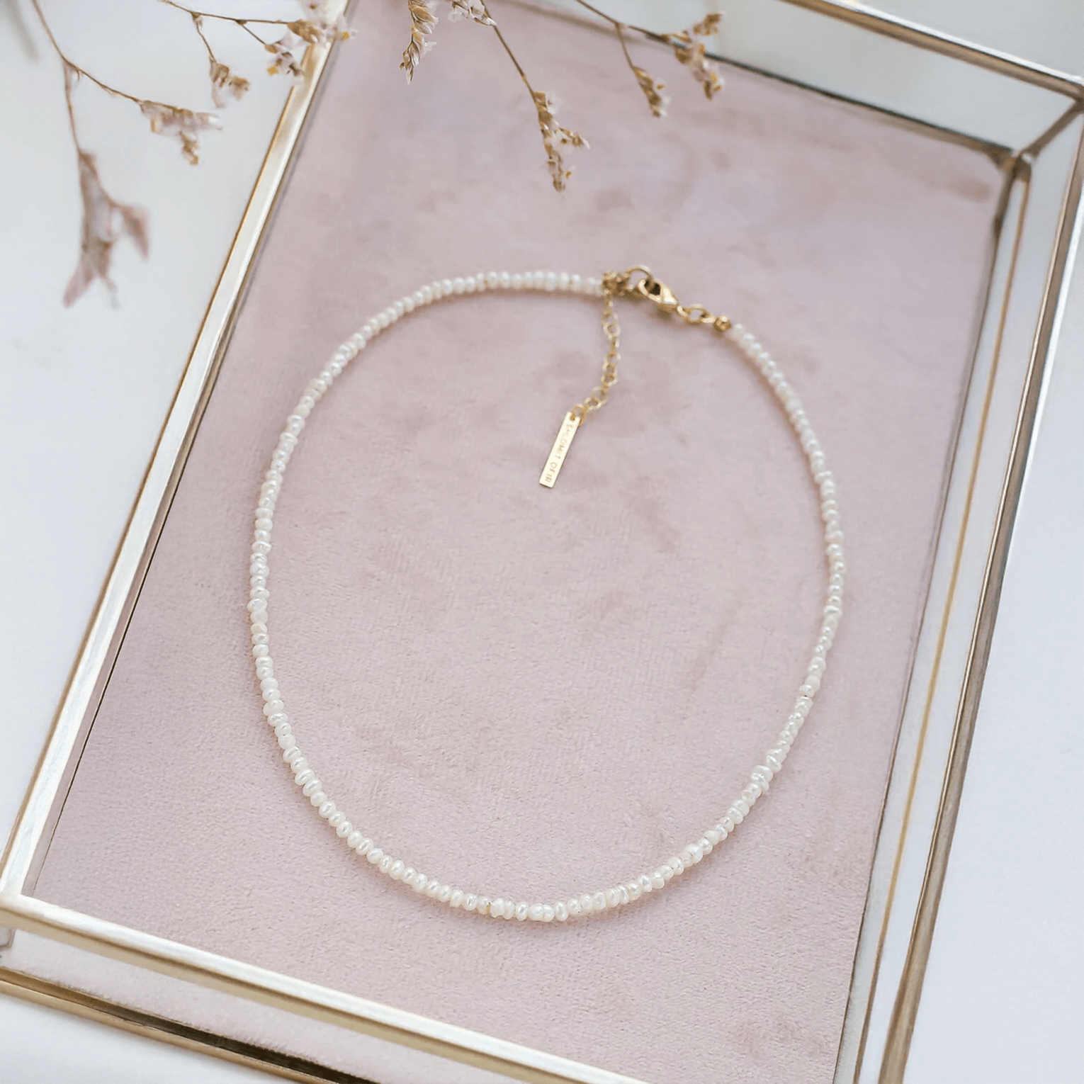 Basic Pearl Necklace