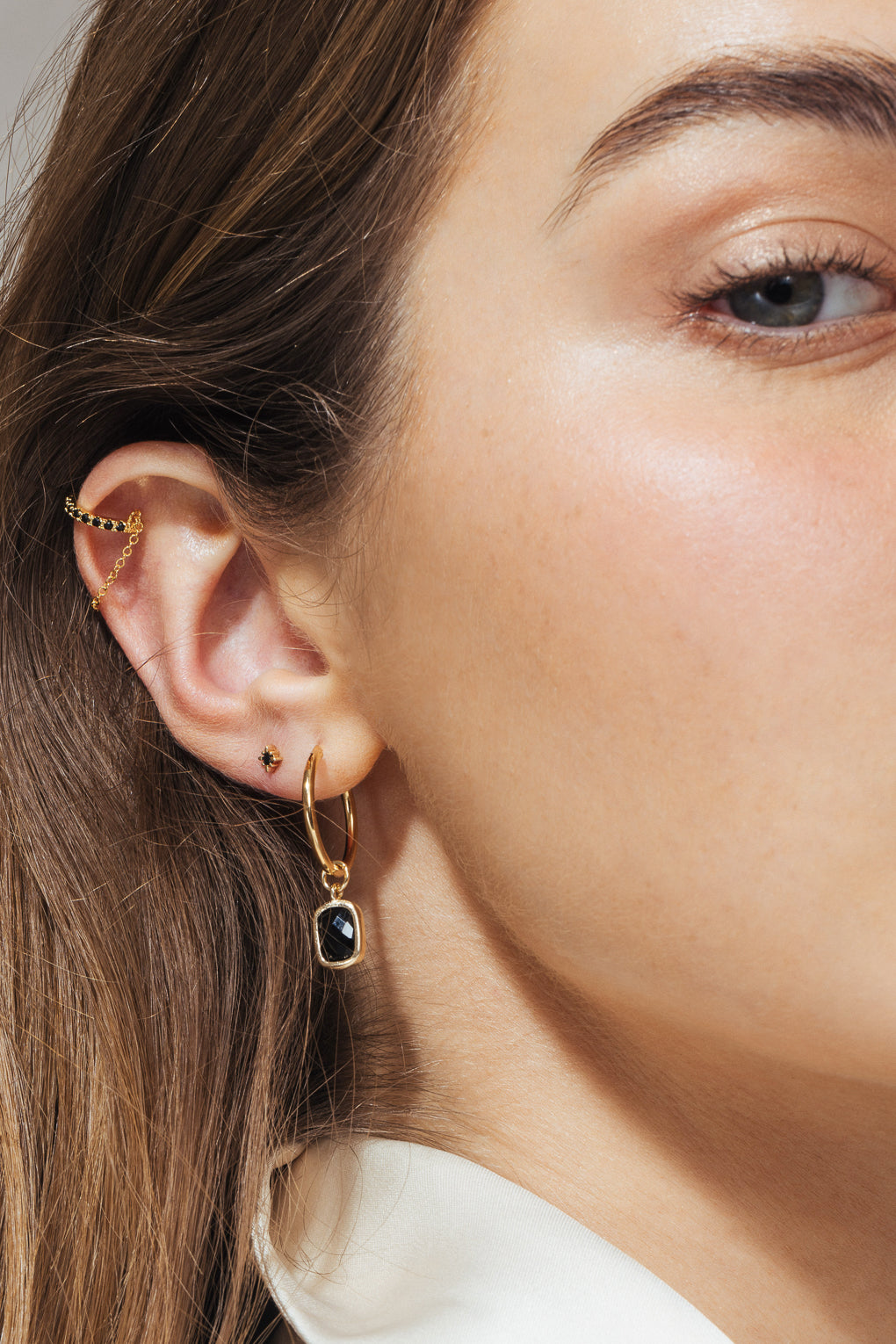 Vida Clip-On Hoop Earrings Gold / 1 black