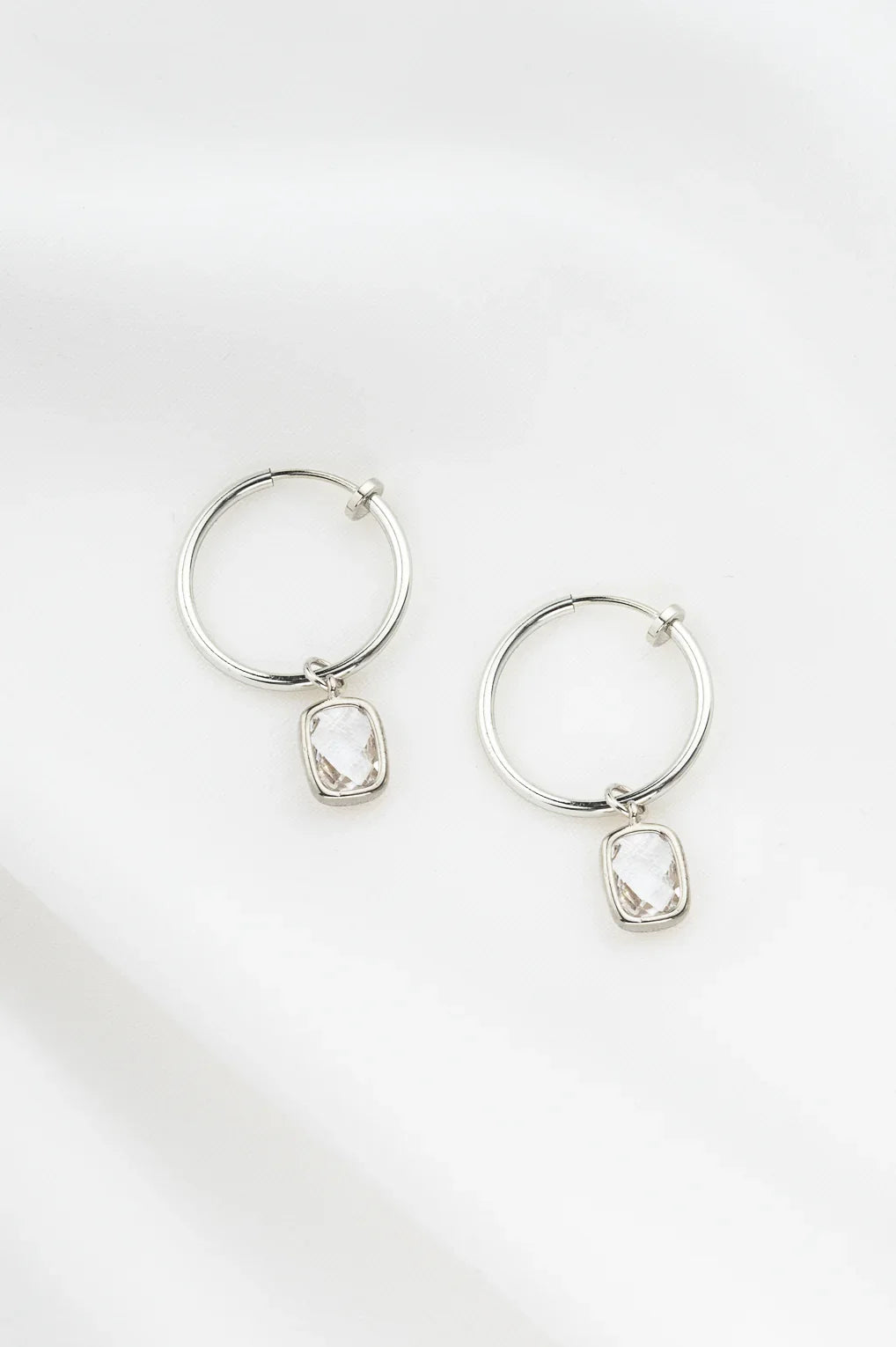 Vida Clip-On Hoop Earrings Gold / 1 black