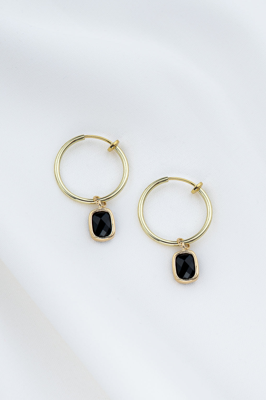 Vida Clip-On Hoop Earrings Gold / 1 black