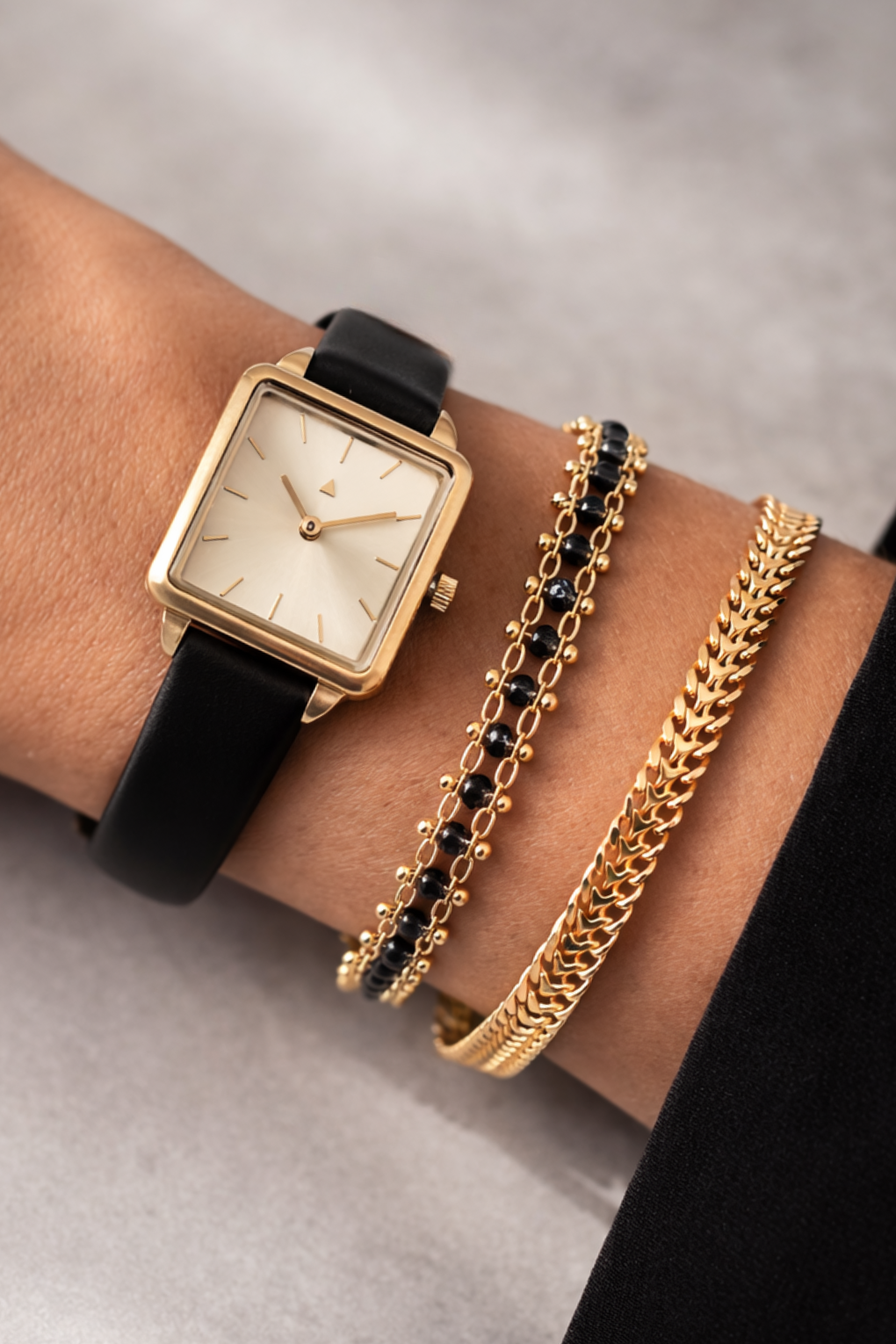 Rectangle watch in gold