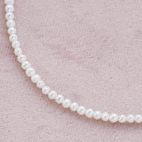 Basic Pearl Necklace