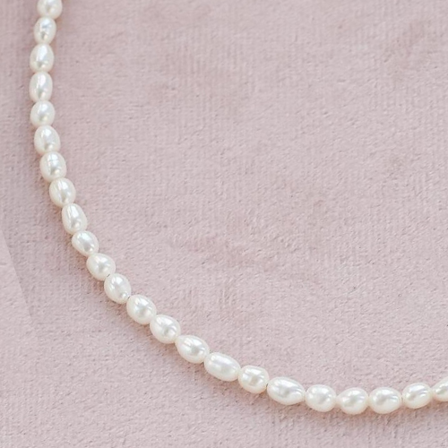 Basic Pearl Necklace
