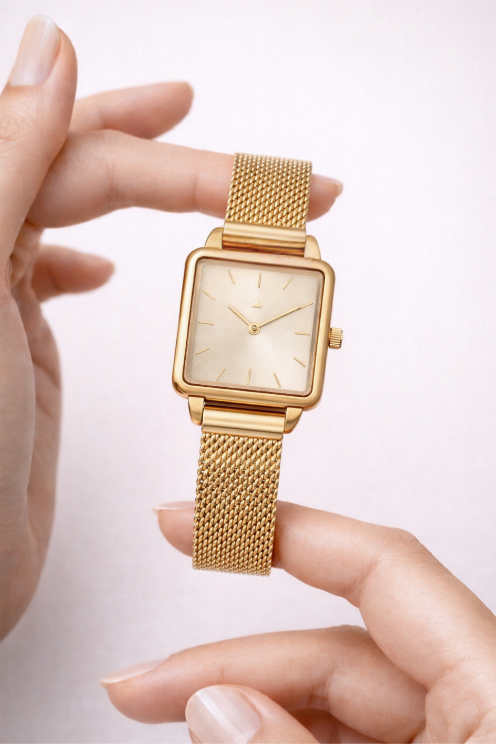 Rectangle watch with a golden mesh strap