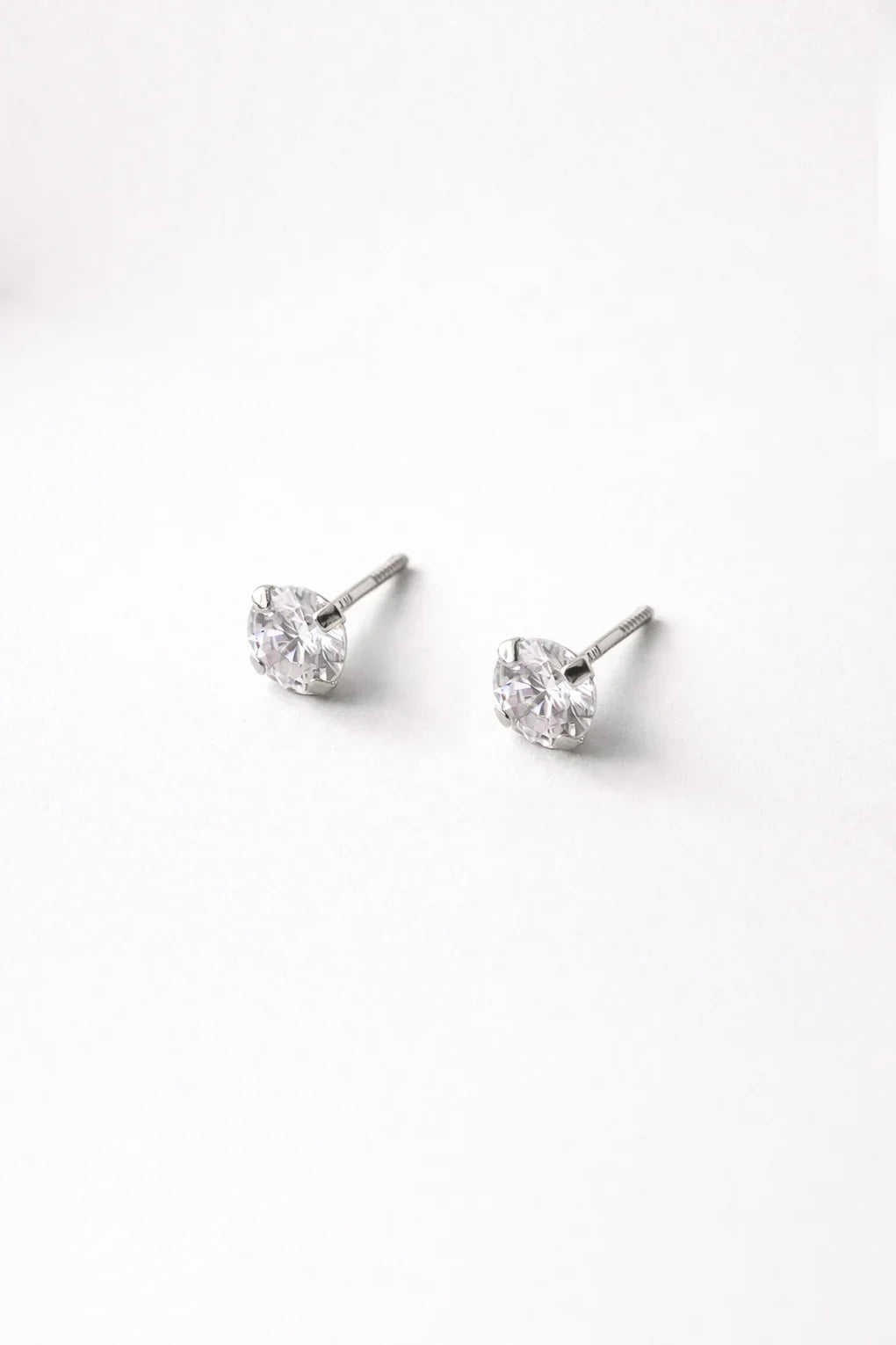 Mia earrings in 14K gold