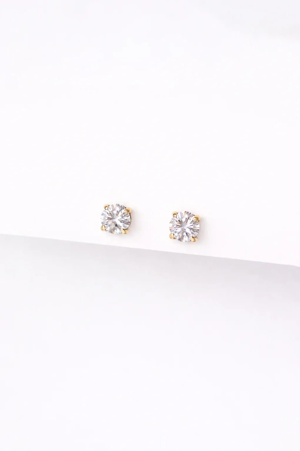 Mia earrings in 14K gold