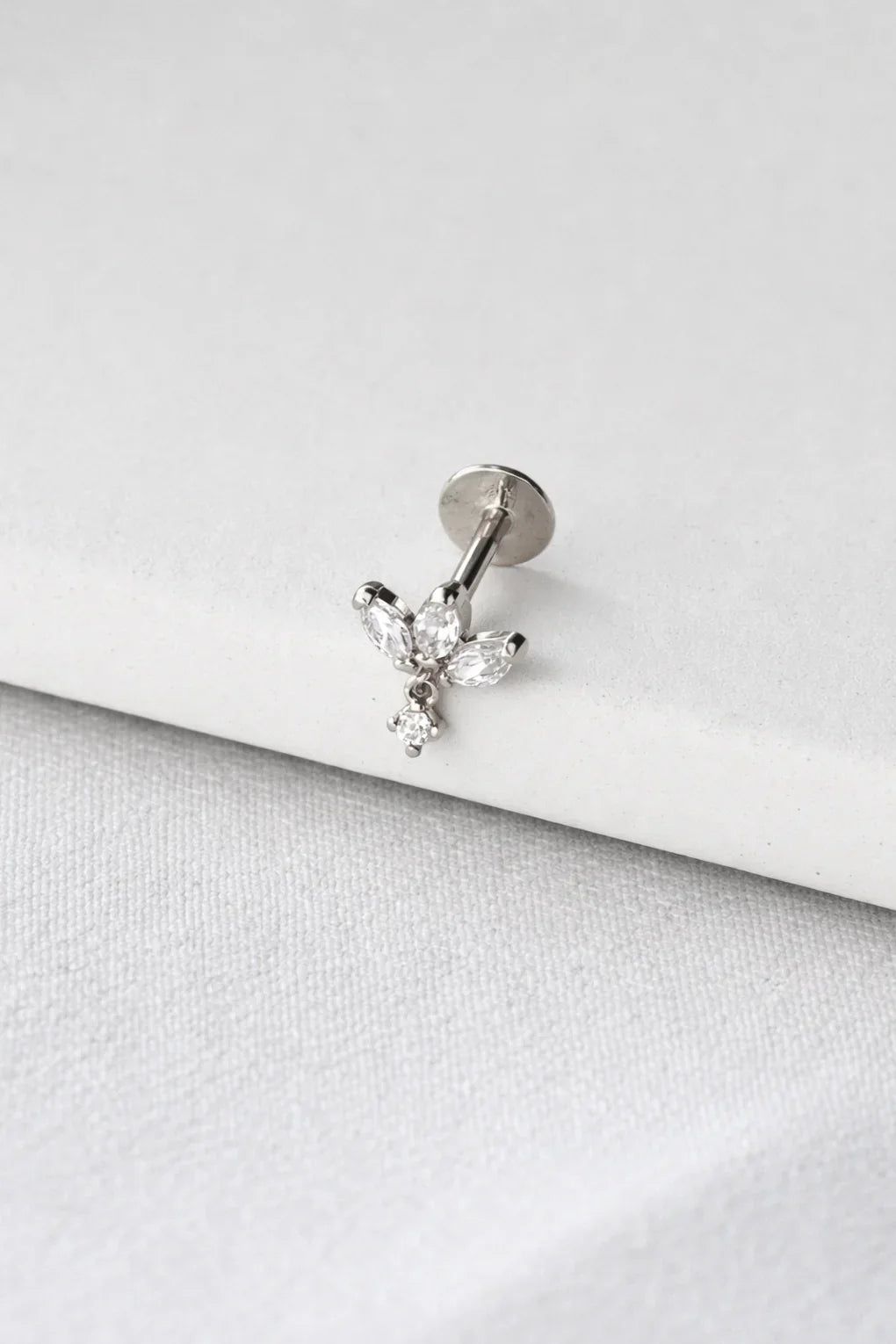 Zoe piercing earring in 14K gold