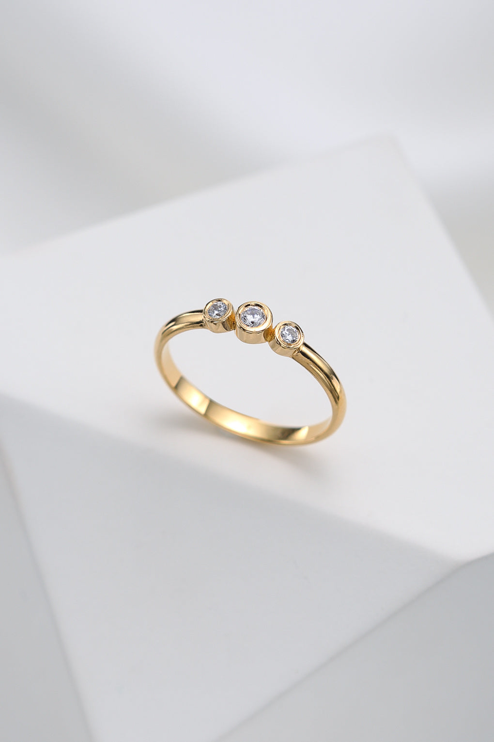 14K-18K Gold 3 ROUND DIAMONDS RING