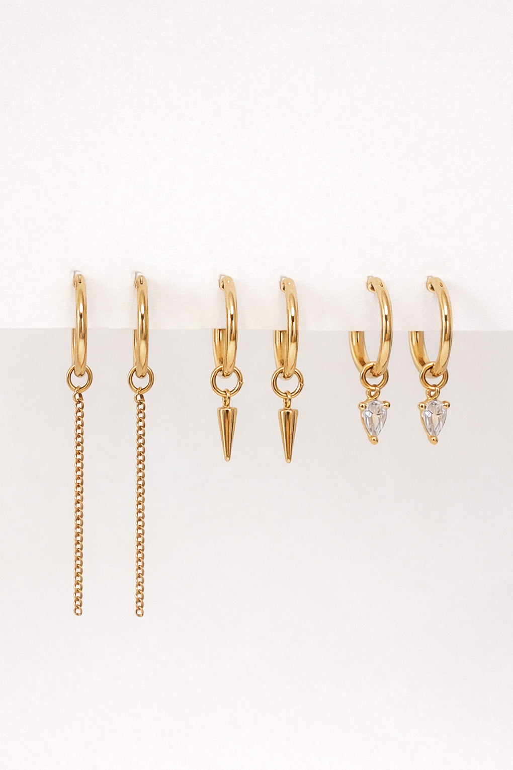 Hoop earrings with replaceable pendants