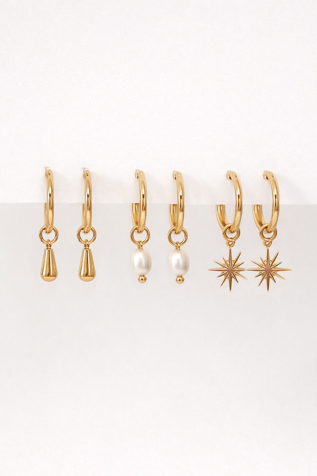 Hoop earrings with replaceable pendants