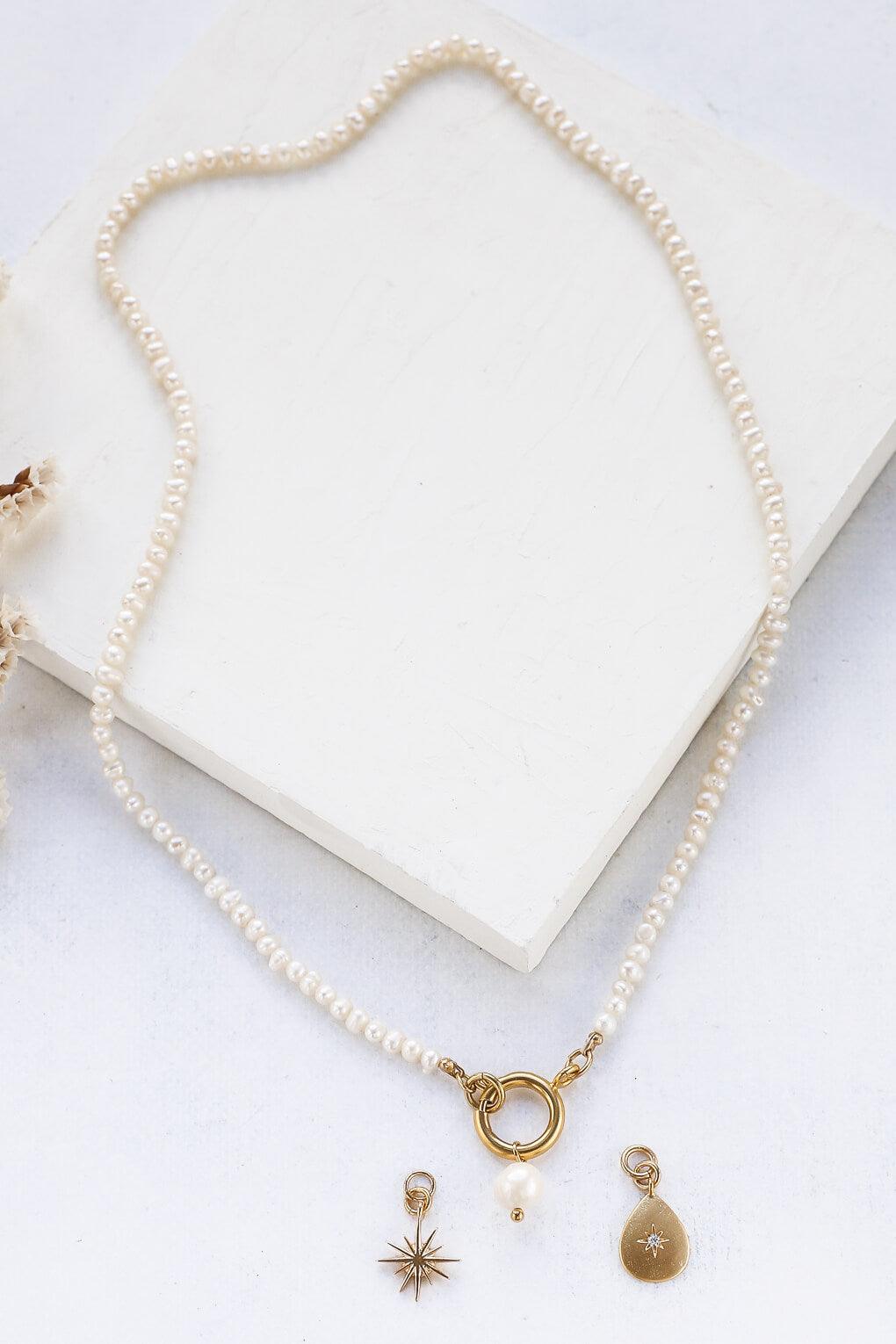 Pearl Necklace with replaceable pendants