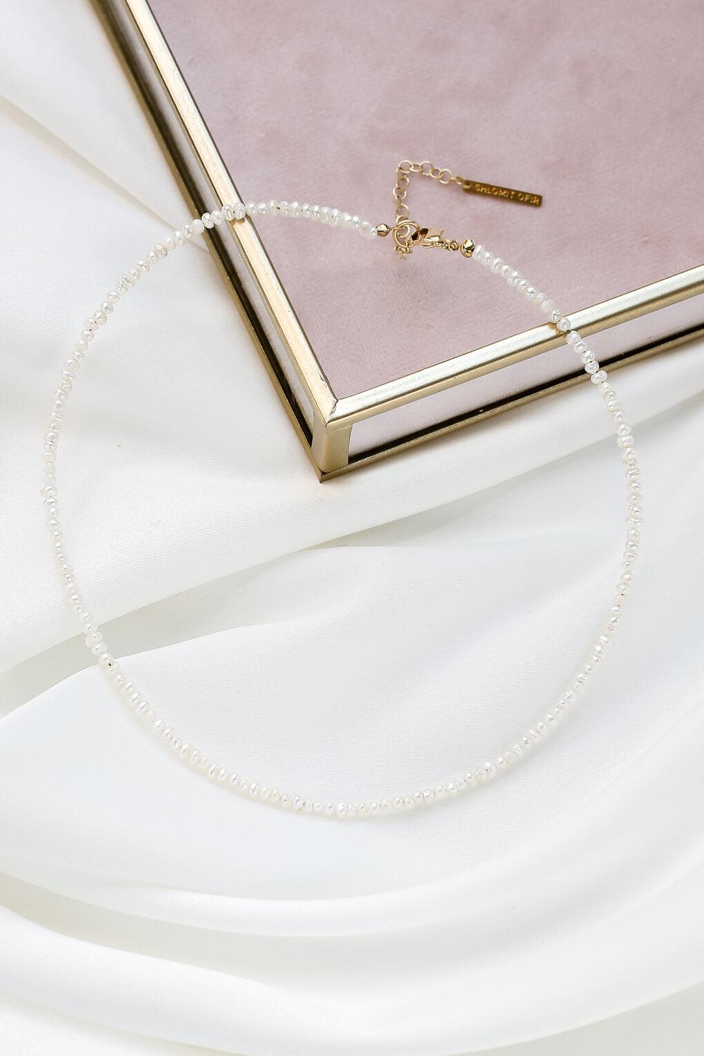 Basic Pearl Necklace