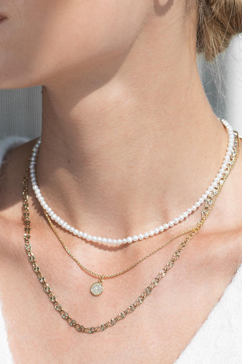 Basic Pearl Necklace