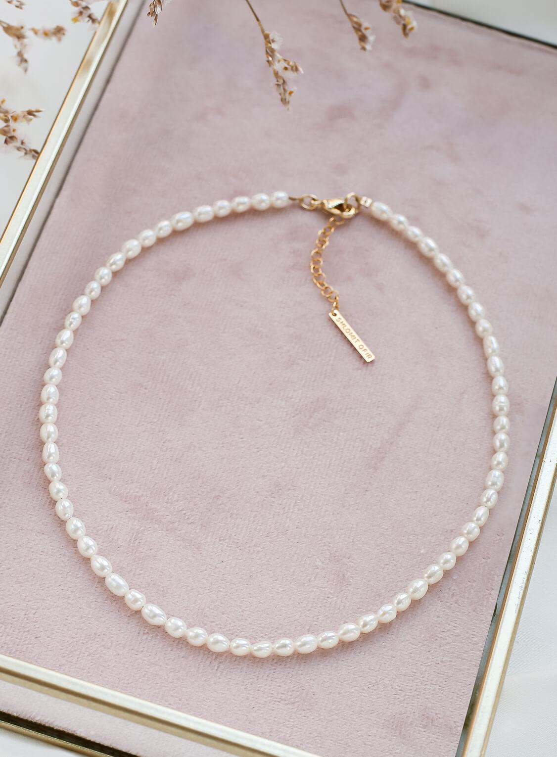 Basic Pearl Necklace
