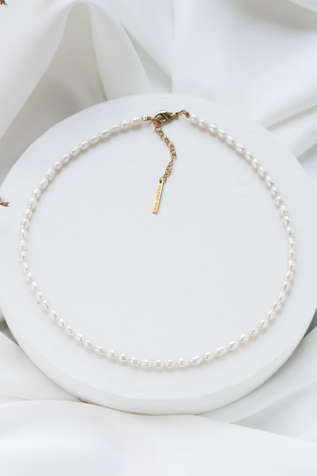 Basic Pearl Necklace