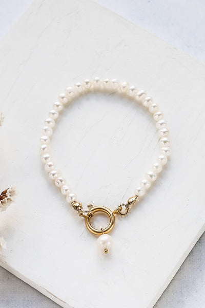 Pearl Bracelet with replaceable pendants