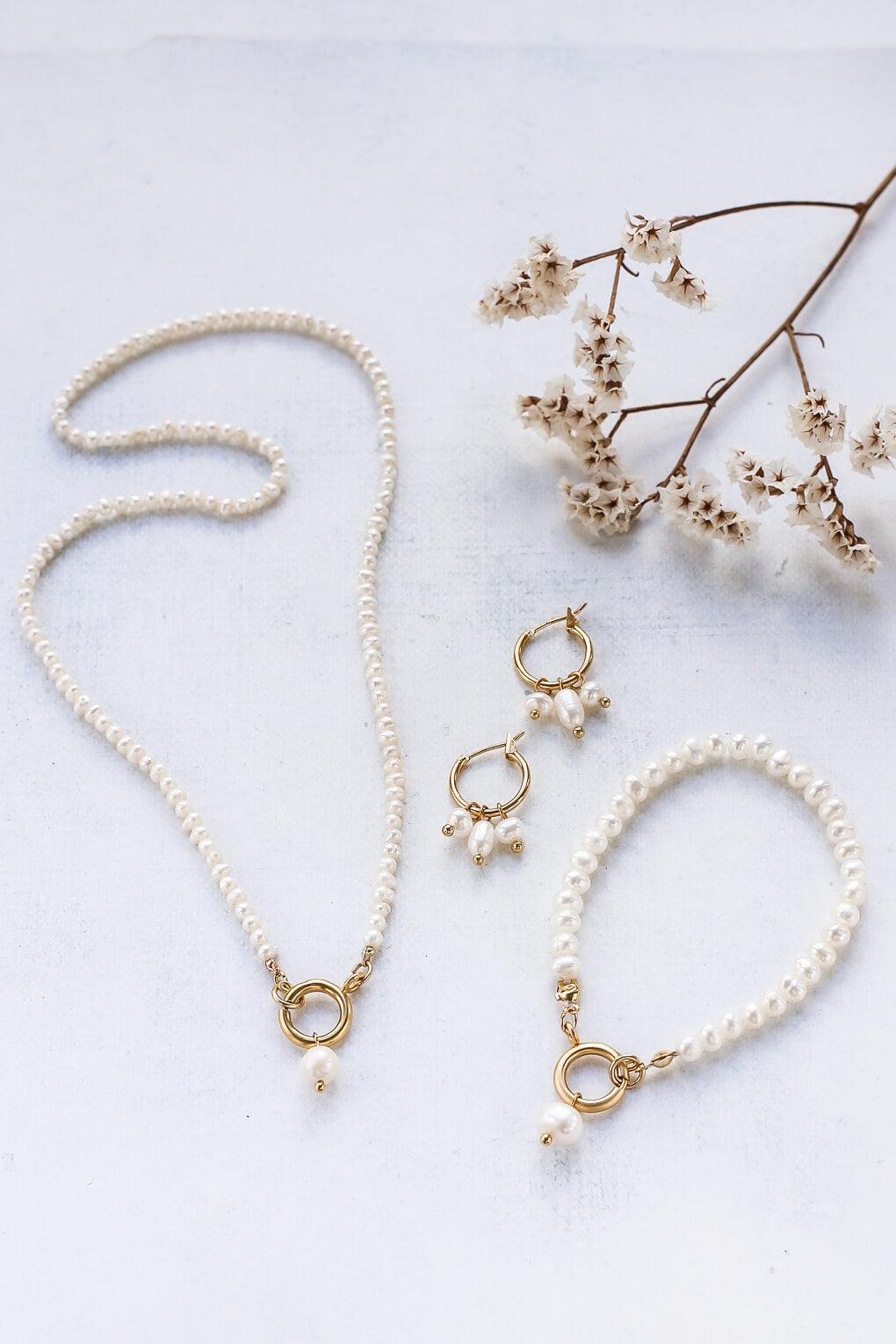 Pearl Bracelet with replaceable pendants