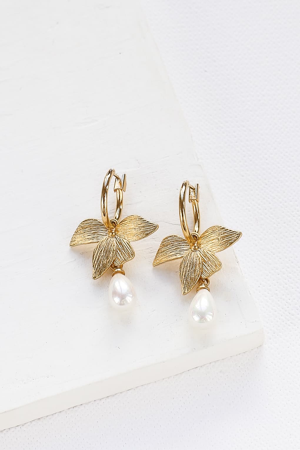 Erica Earrings with a Pearl