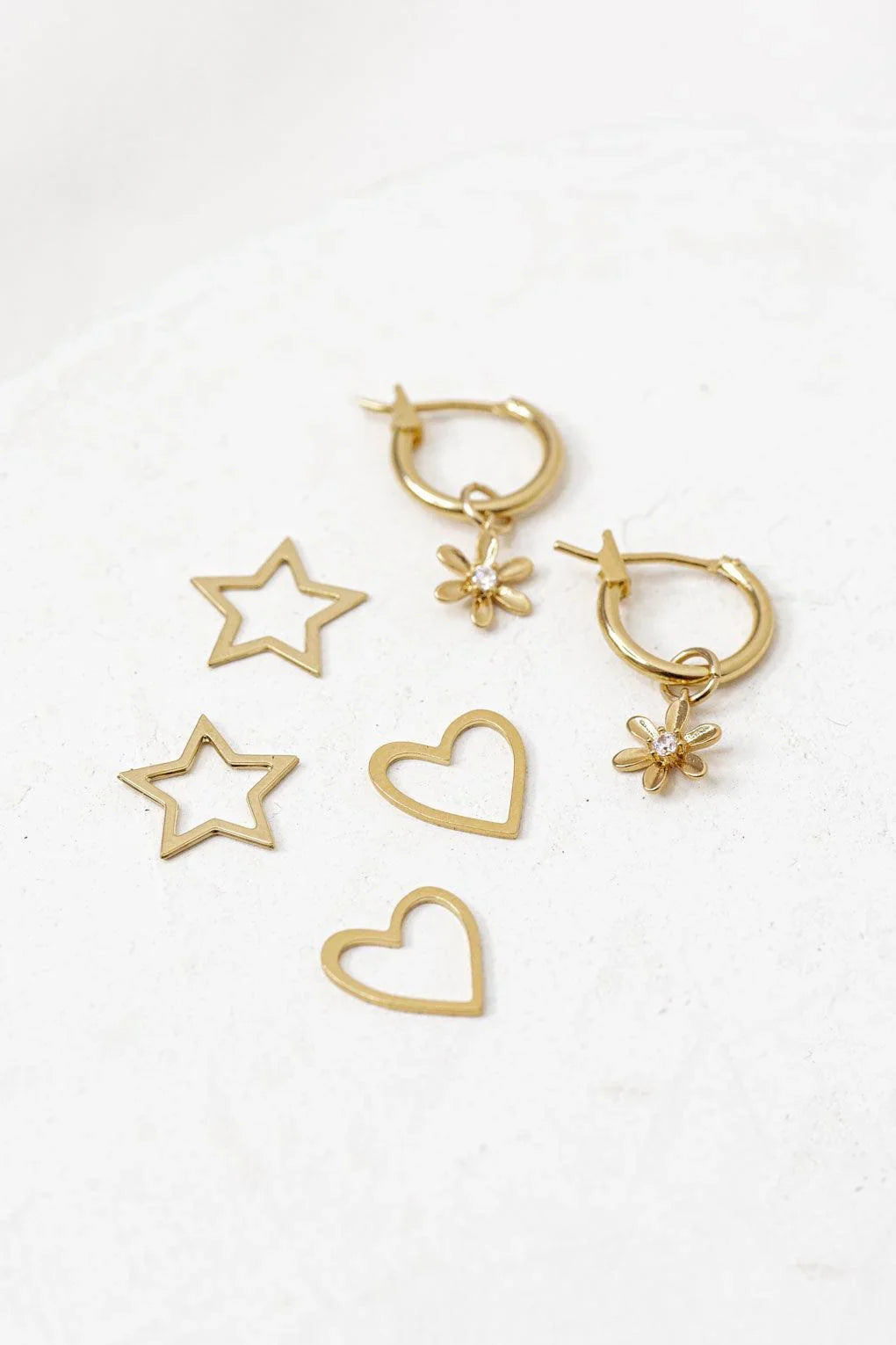 Clip-on earring set for girls with 3 replaceable pendants