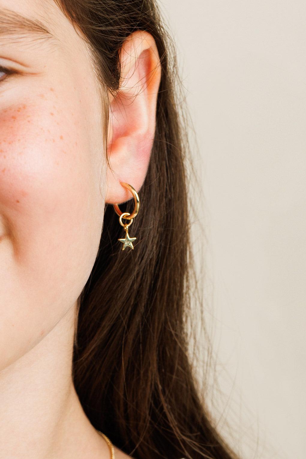 Replaceable pendants for girls' hoop earrings