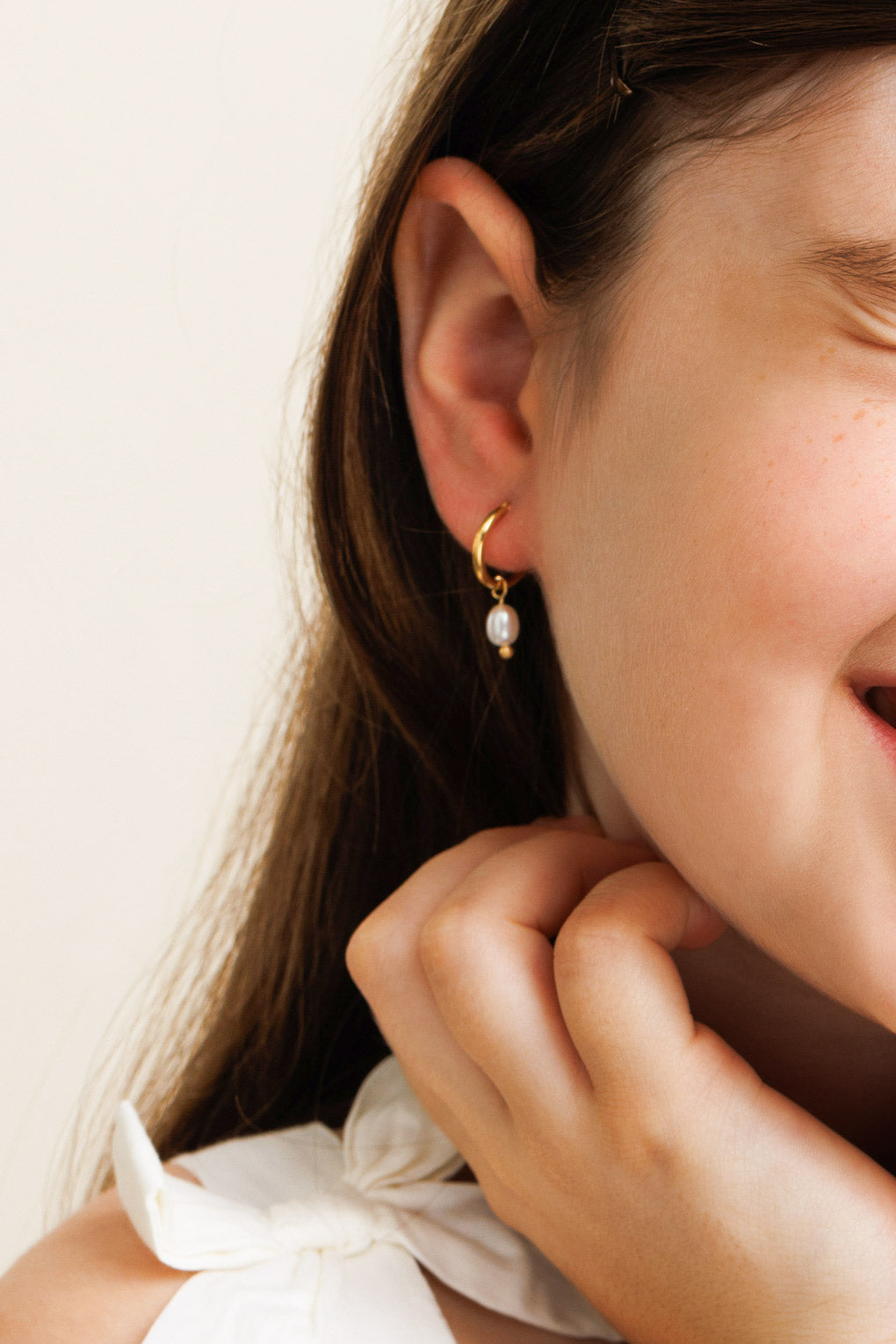 Replaceable pendants for girls' hoop earrings
