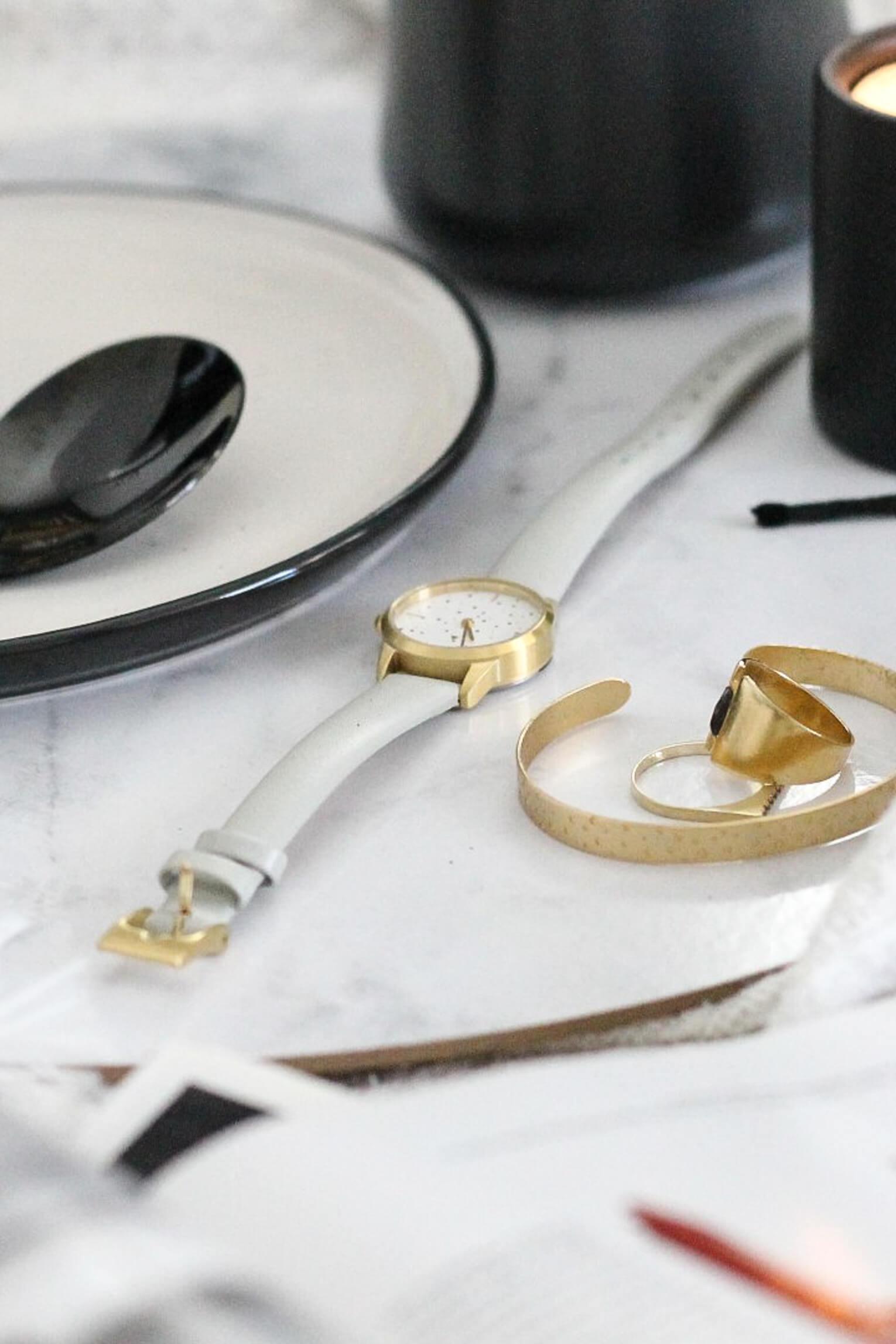 25 mm watch with dots