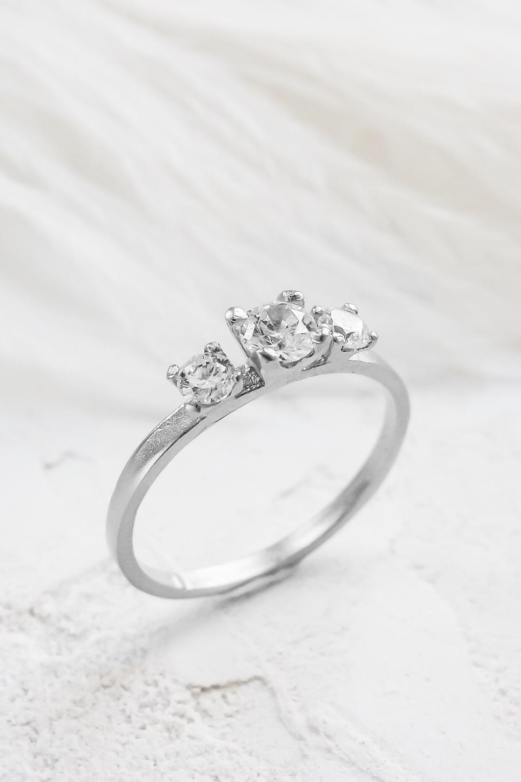 14K Gold 3 Diamonds SOLITAIRE RING