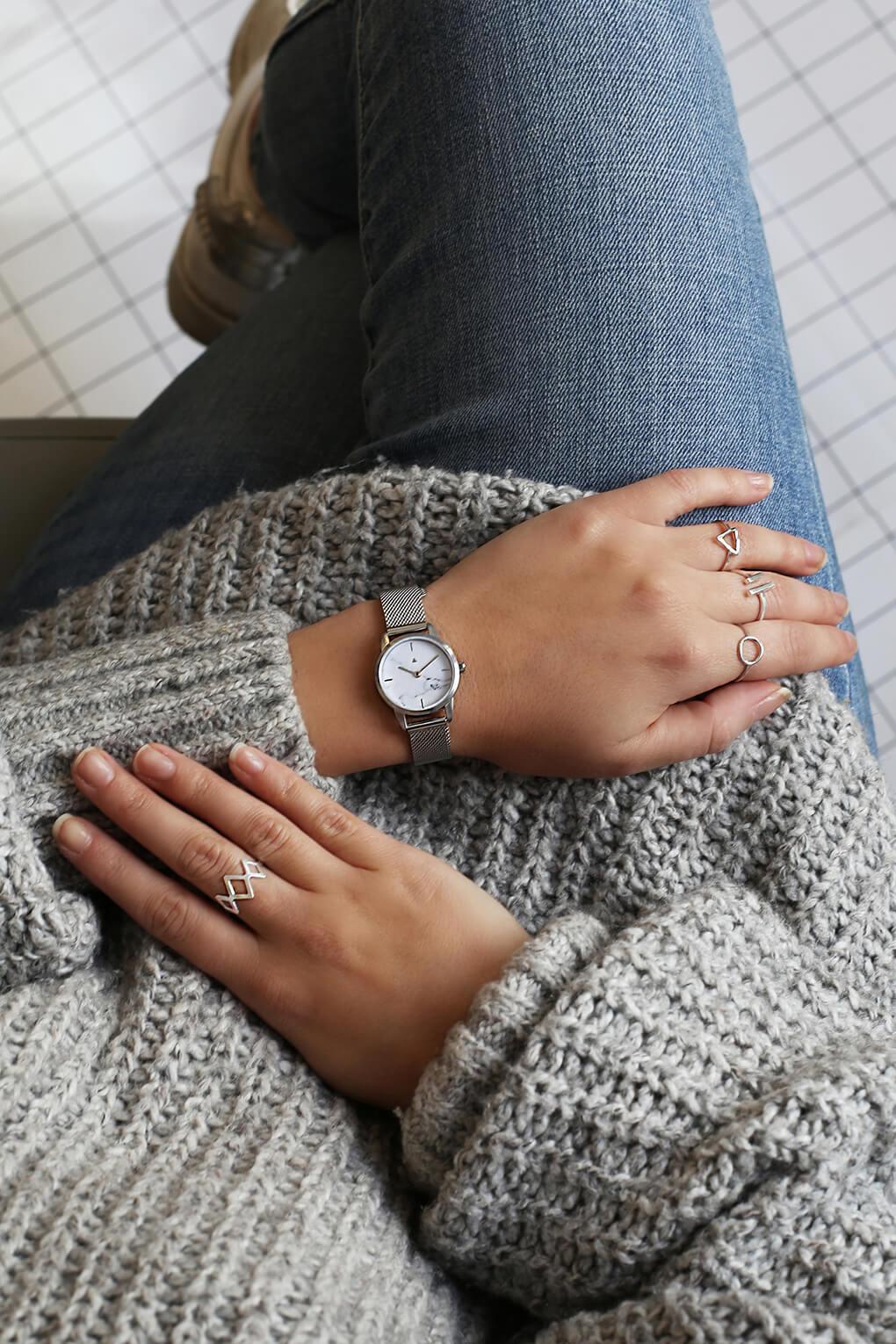 25 mm watch with marble and a silver mesh strap