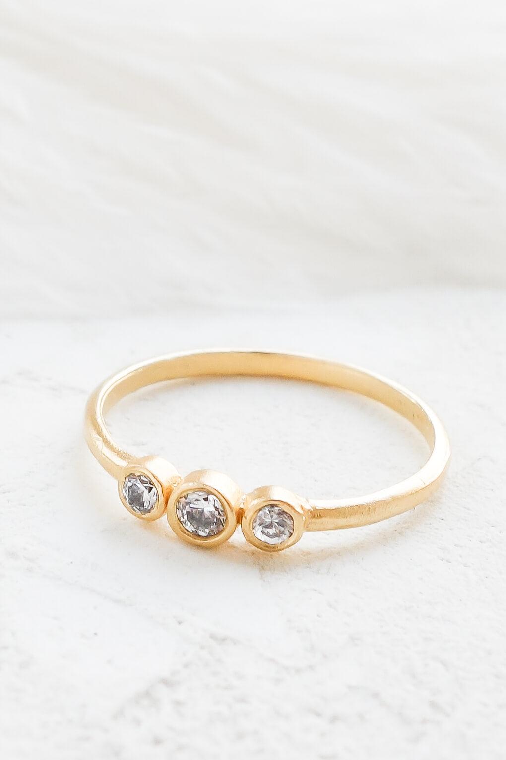 14K Gold 3 ROUND DIAMONDS RING