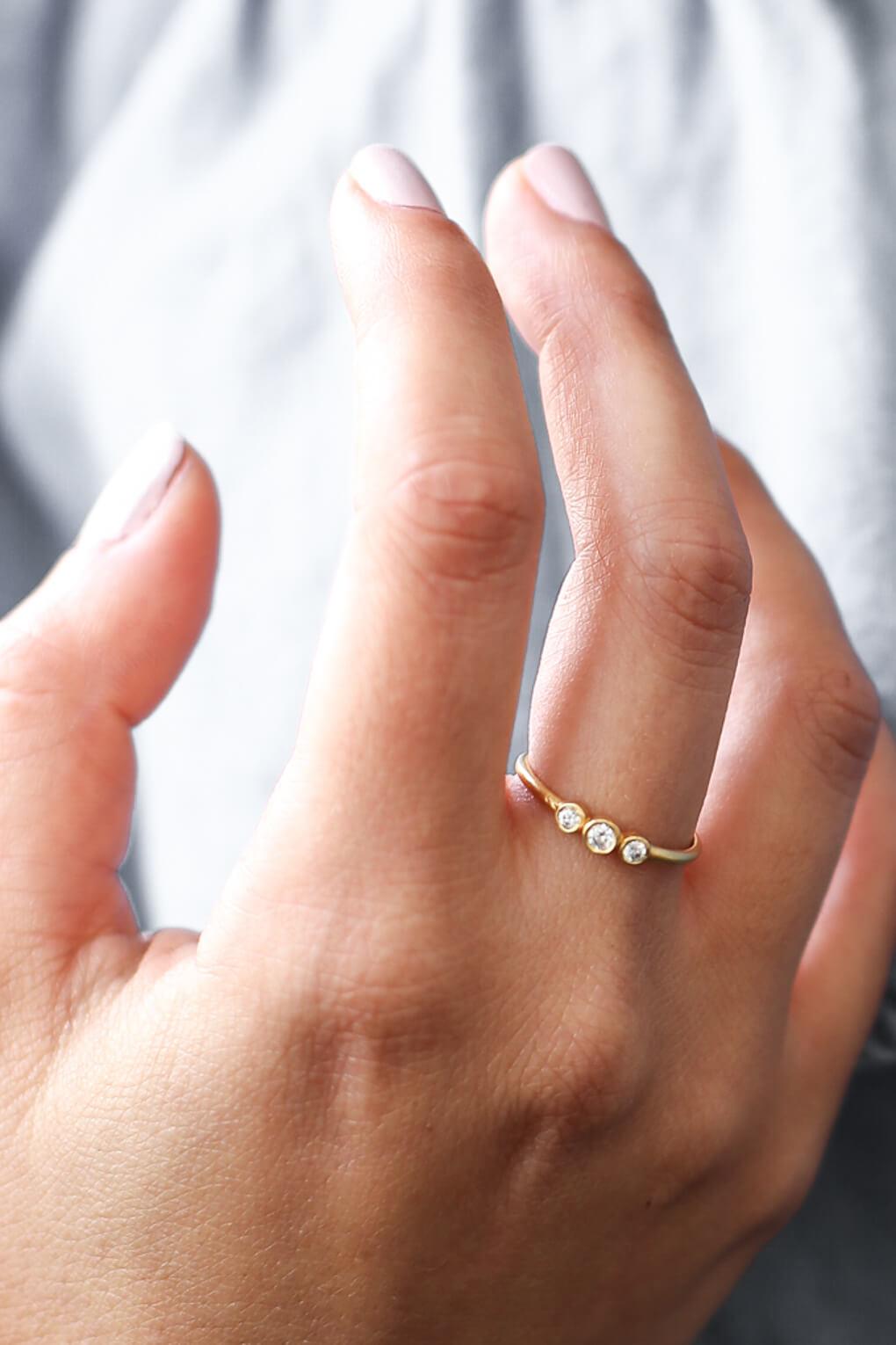 14K Gold 3 ROUND DIAMONDS RING